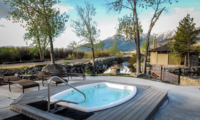 Genoa Apartamento | Hot Springs & Pool. By Mountains. Historic Resort