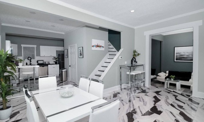Tremont Casa | Hot Tremont House - 6 Bed 3 Bath