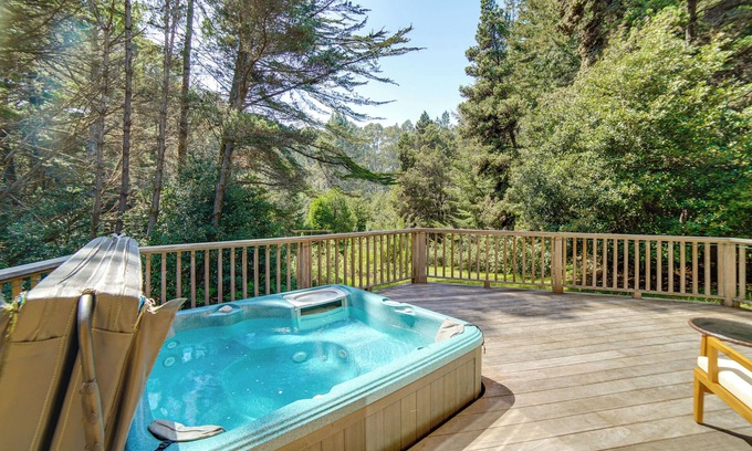 Fort Bragg Cabina | Hot Tub, 1 Mi to Beach: 12-Acre Fort Bragg Cabin!