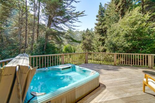 Fort Bragg Casa | Hot Tub, 1 Mi to Beach 12-Acre Fort Bragg Cabin!