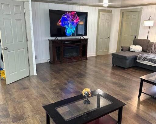 Moorhead Apartamento | Hot Tub 5 beds