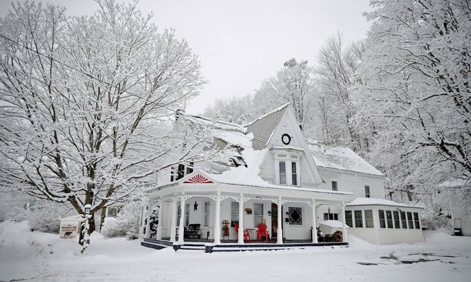 Proctorsville Casa | Hot Tub - 7 bedrooms - 5 minutes from Okemo Ski - enchanting 200 year old VT inn