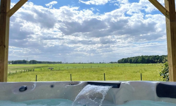 Middlebury Casa | | Hot Tub | Amish Farm Country | Pergola | Deck |
