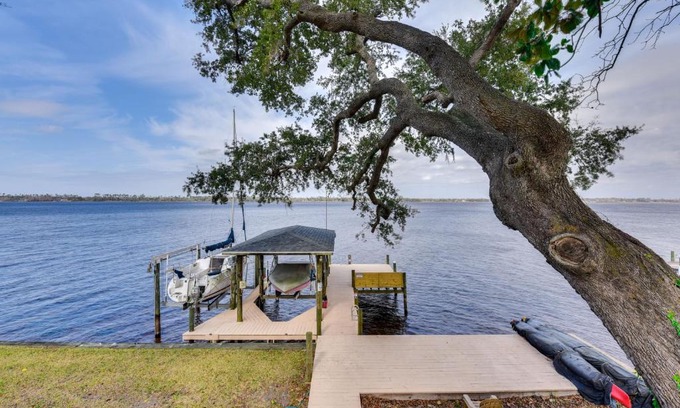 Panama City Casa | Hot Tub and Boat Dock Getaway on Deerpoint Lake!
