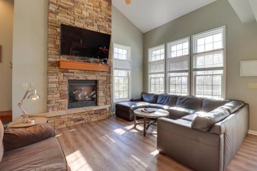 Lake Harmony Casa | Hot Tub and Community Perks Big Boulder Lake Escape