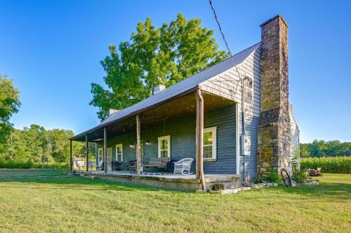 Perryville Casa | Hot Tub and Creek Views Secluded Perryville Cabin