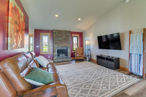 Fargo Casa | Hot Tub and Fenced Yard Spacious Fargo Home!