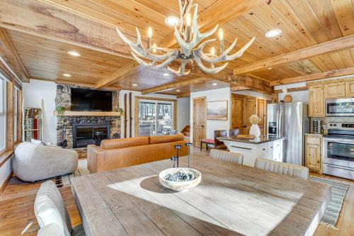 Angel Fire Casa | Hot Tub and Fireplace Cozy Angel Fire A-Frame Cabin
