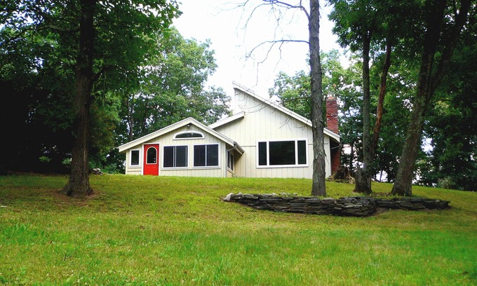 Mount Marion Casa | Aislado, con jacuzzi y chimenea en Woodstock, NY