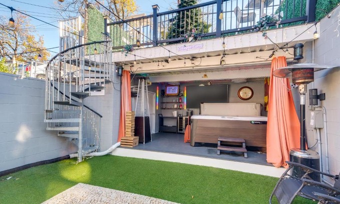 Washington Casa | Hot Tub and Rooftop Game Room Unique Home in DC