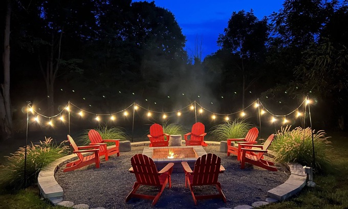 Paw Paw Lake Casa | HOT TUB and SAUNA at 'CHIC HIDEAWAY'' Paw Paw Lake Golf club across the street