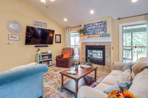 Cookeville Casa | Hot Tub and Scenic Deck! Spacious Cookeville Retreat