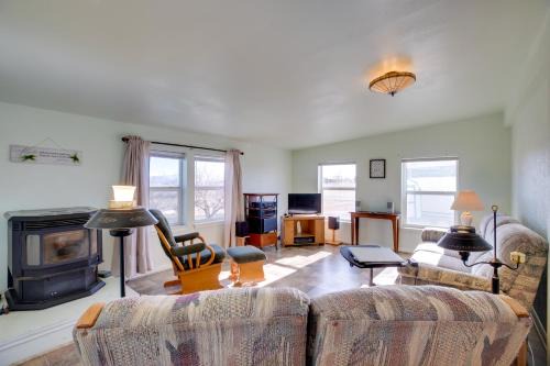 Montrose Casa | Hot Tub and Screened Porch Getaway in Montrose!