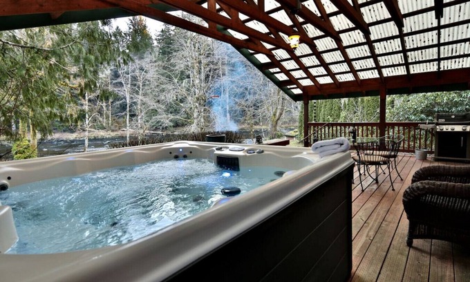 Beaver Apartamento | Un río de la vida # 1 - Frente al lujo Hot Tub, Chimenea y Firepit
