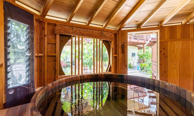 Maeda Casa | Espacioso 1500 pies cuadrados, 140m², Tranquilo, casa única redonda en una aldea de Okinawa