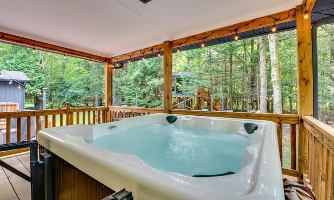 Albrightsville Casa | Hot Tub, Beach Access Albrightsville Retreat!