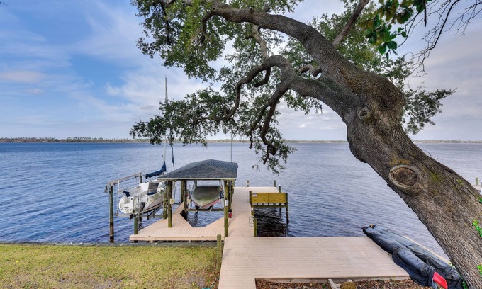 Panama City Casa | Hot Tub & Boat Dock: Getaway on Deerpoint Lake!
