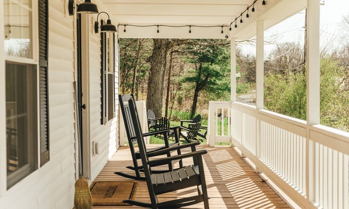 Catskill Cabaña | Hot Tub & Catskill Hiking, 15min from Hudson & Amtrak