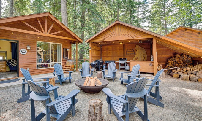 Cle Elum Cabina | Hot Tub, Deck & Game Room: Cle Elum Cabin!