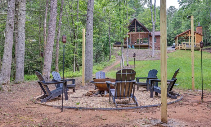 McCaysville Cabina | Hot Tub & Deck: Riverfront McCaysville Cabin!