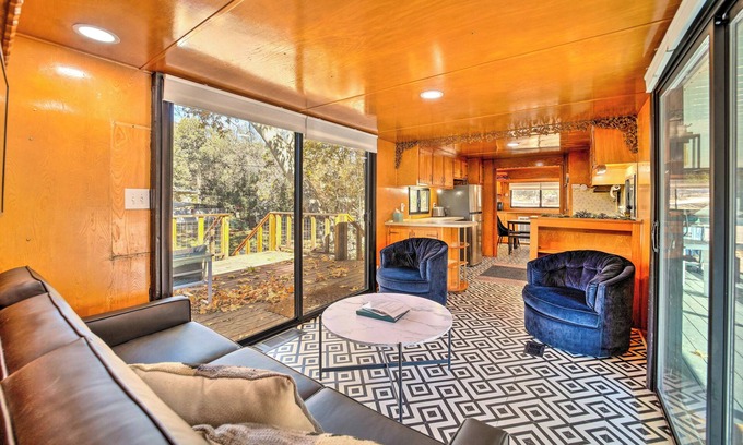 Payson Cabaña | Hot Tub & Deck: Waterfront Escape in Payson!