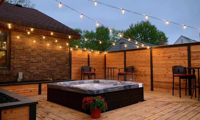 South Bend Casa | HOT TUB | Decked Out Oasis | Nespresso Coffee Bar