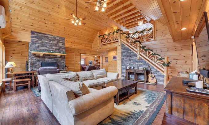 Old Forge Cabina | Hot Tub & Dock: Waterfront Cabin in Old Forge!