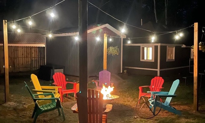 Higgins Lake Cabina | HOT TUB! Dog Friendly, Beach, Fire Pit, TOTAL RELAXATION AWAITS!
