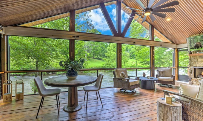 Dial Casa | Hot Tub Downtime, Fireside Sips, S'mores Galore & Nearby Activities - River Cottage of Blue Ridge