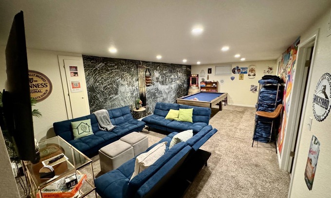 South Westminster Casa | Hot Tub, Entertainers Lounge, 6 bedrooms - Denver's Beer Inspired BnB