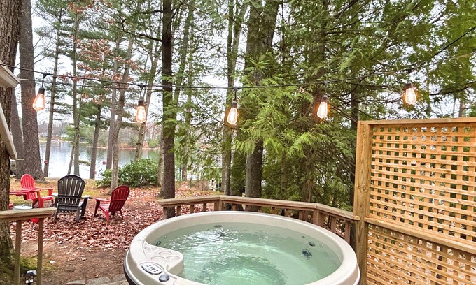 Mayfield Cabina | Hot Tub Escape - Peaceful Lake Cabin-Kayaks, Canoe, Pedalboat - Pet friendly