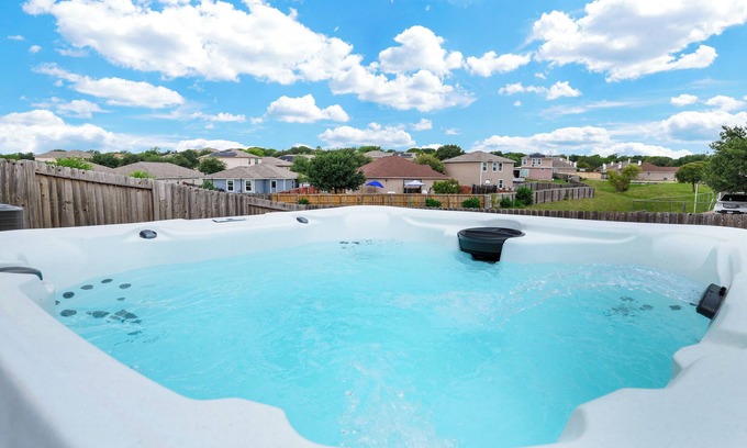 San Antonio Casa | Hot Tub Escape | Yard BBQ Multi Games Swing Set