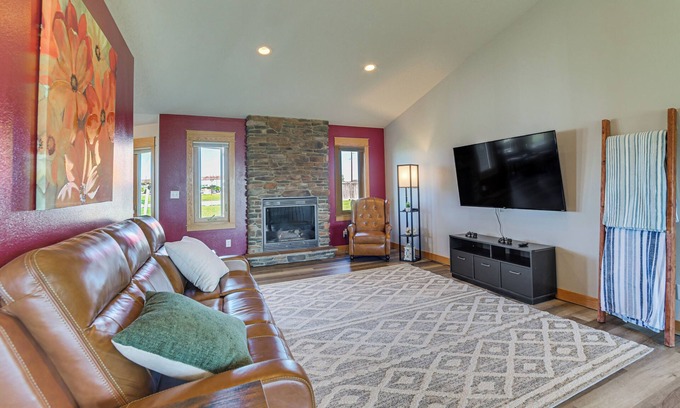 Fargo Casa | Hot Tub & Fenced Yard: Spacious Fargo Home!