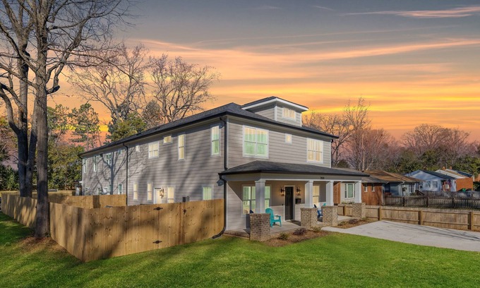 Charlotte Casa | Hot Tub Fire Pit Chef’s Kitchen Near Uptown
