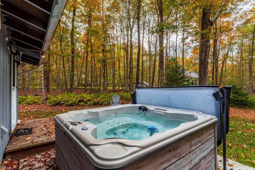 Pocono Lake Casa | Hot Tub Fire Pit Dog Friendly