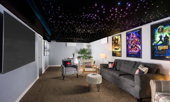 Arvada Plaza Area Casa | Hot Tub Fire Pit Grill, Movie House for 12!