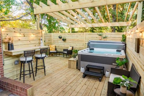 Southeast Raleigh Casa | Hot Tub Fire Pit Oasis 3mi to Downtown