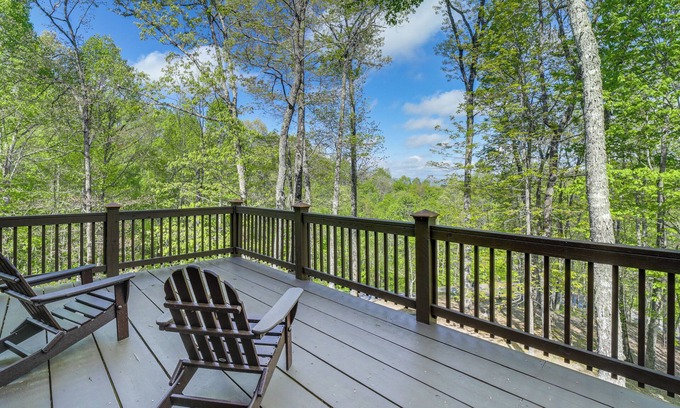 Franklin Cabina | Hot Tub & Fire Pit: Secluded Gem in Franklin