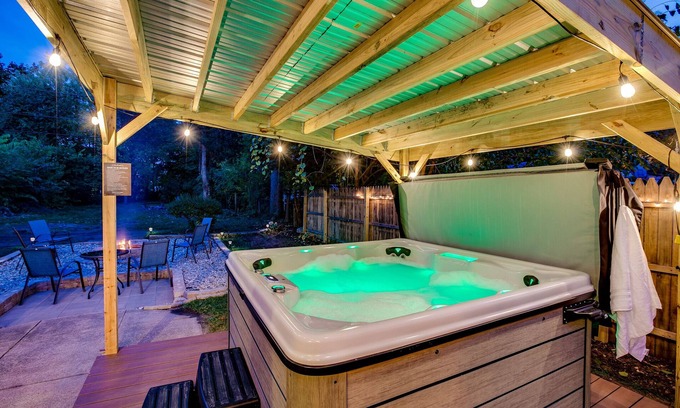 Harters Heights Casa | Hot Tub, Fire Pit—Walk to Notre Dame and Downtown