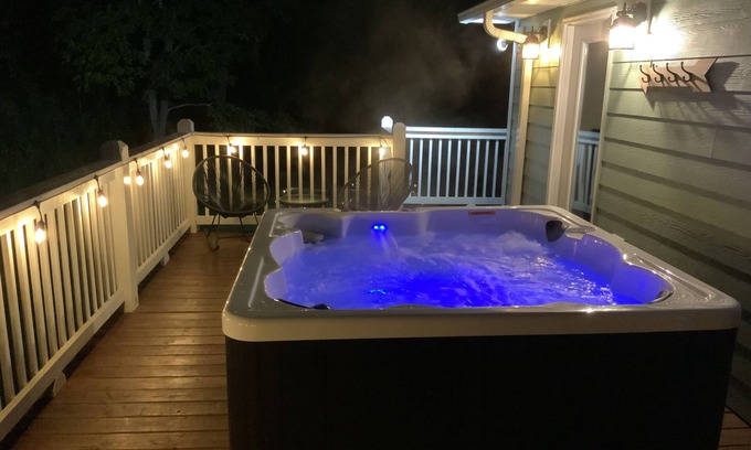 Burnsville Cabaña | Hot Tub+Fire Pit, WiFi, Close to AVL+Burnsville! Perfect Location! Easy Access!