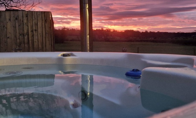 Longridge Cabaña | Hot Tub*,Fire, Super-king , Zip n Link beds.Views