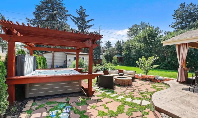 University Park Casa | Pet Friendly! Hot Tub, Firepit, Backyard Oasis