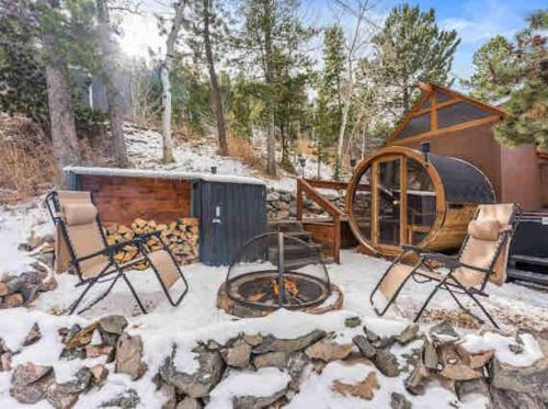 Nederland Casa | HOT TUB Firepit Sauna Peak to Peak Loft Retreat