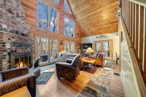 Berkeley Springs Casa | Hot Tub Fireplace Fire Pit Game Room & More