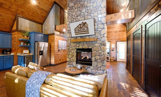 Ringold Cabina | Hot tub, fireplaces, perfect for romantic honeymoons and anniversaries, private