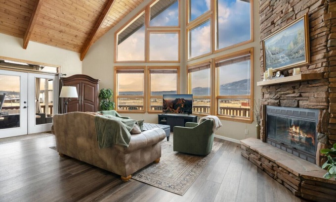 Fort Valley Cabina | Hot tub, Forest edge, fireplaces game room