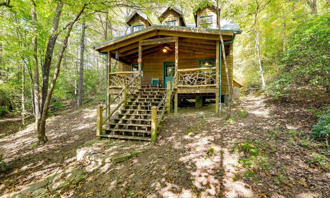 Asheville Cabina | Hot Tub + Furnished Porch: Balsam Grove Cabin