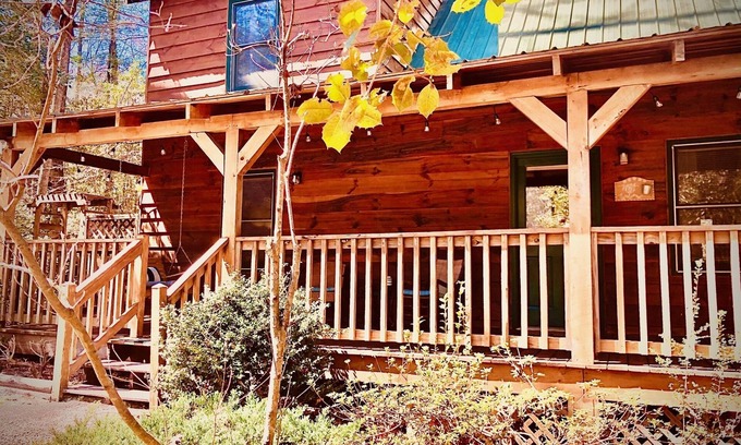 Dahlonega Cabina | Mountain View Cabin - Bañera de hidromasaje / sala de juegos / privado!