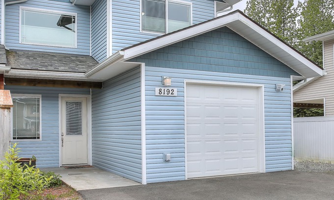 Mendenhaven Casa | Hot Tub, Game room, Fire Pit, Unlimited Hot Water, with stunning mountain view!