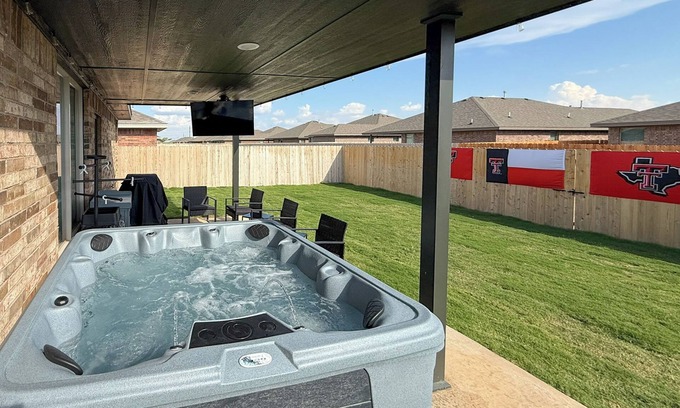 Lubbock Casa | Hot Tub & Game Room: 'Raider Resort' in Lubbock